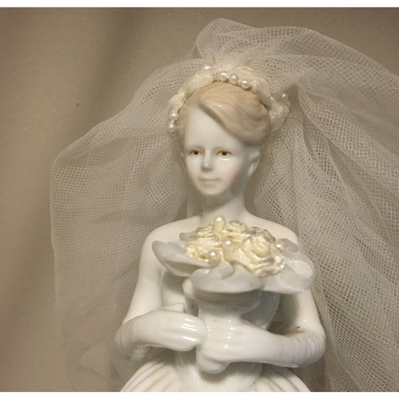 Vintage Porcelain Bride 8 1/2”Figurine Wedding Dress Veil Ross Imports Cake Top - Picture 7 of 10
